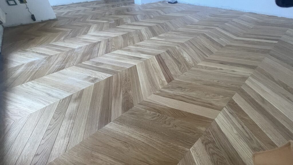 Dettaglio parquet spina ungherese a Rimini
